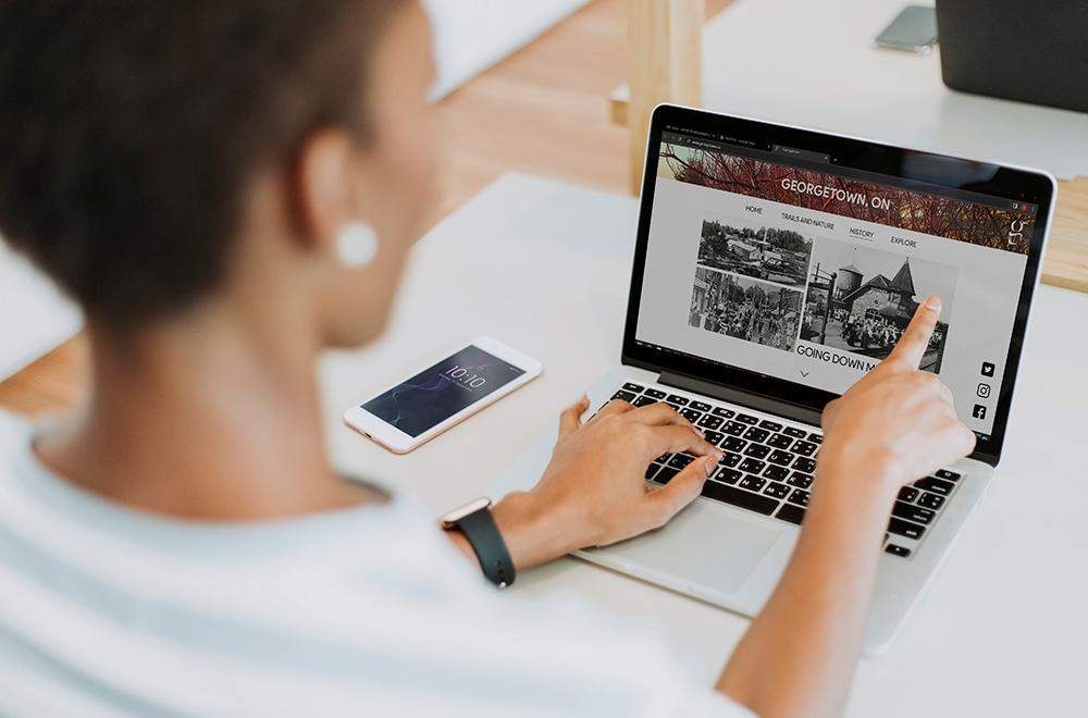 image of a woman viewing the webpage of georgetown hungry hollow